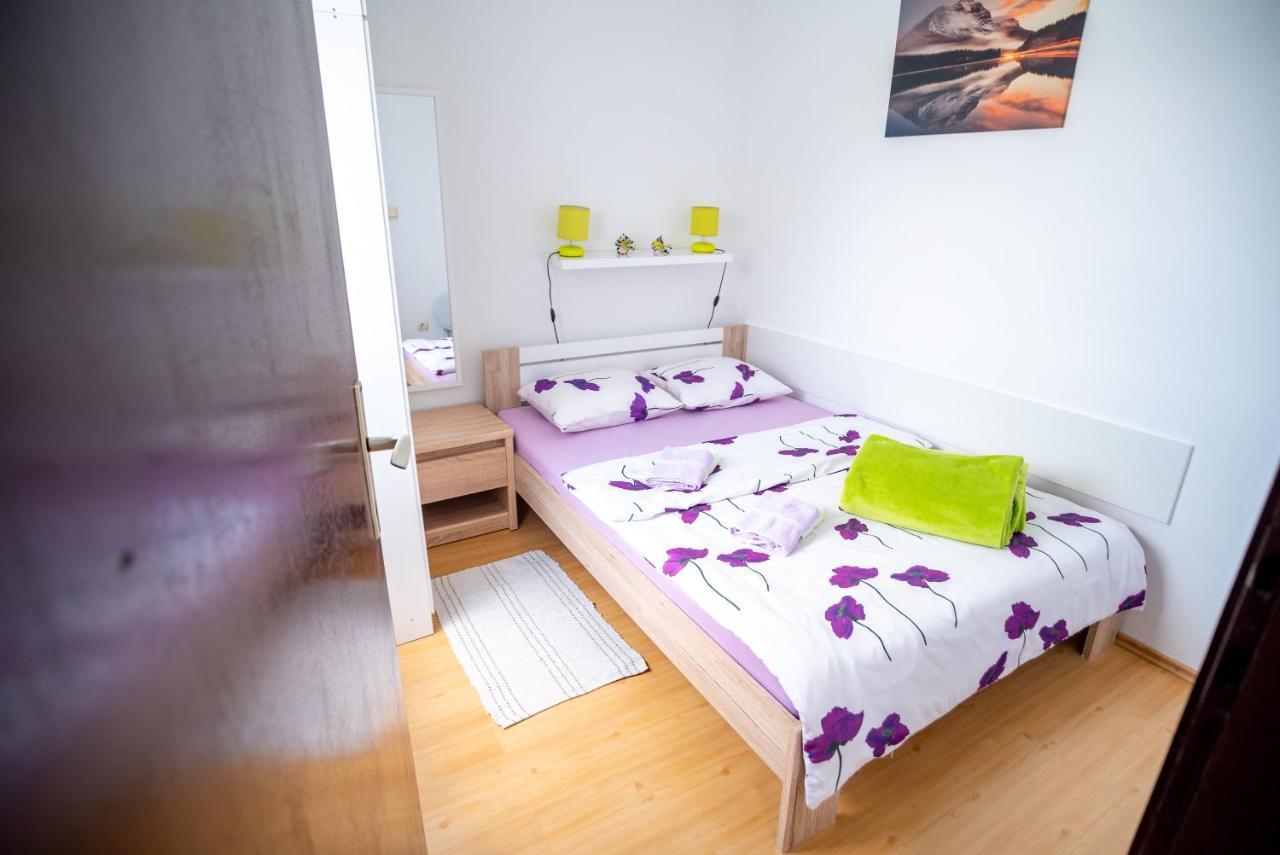 Apartments Fuma Оточац Екстер'єр фото