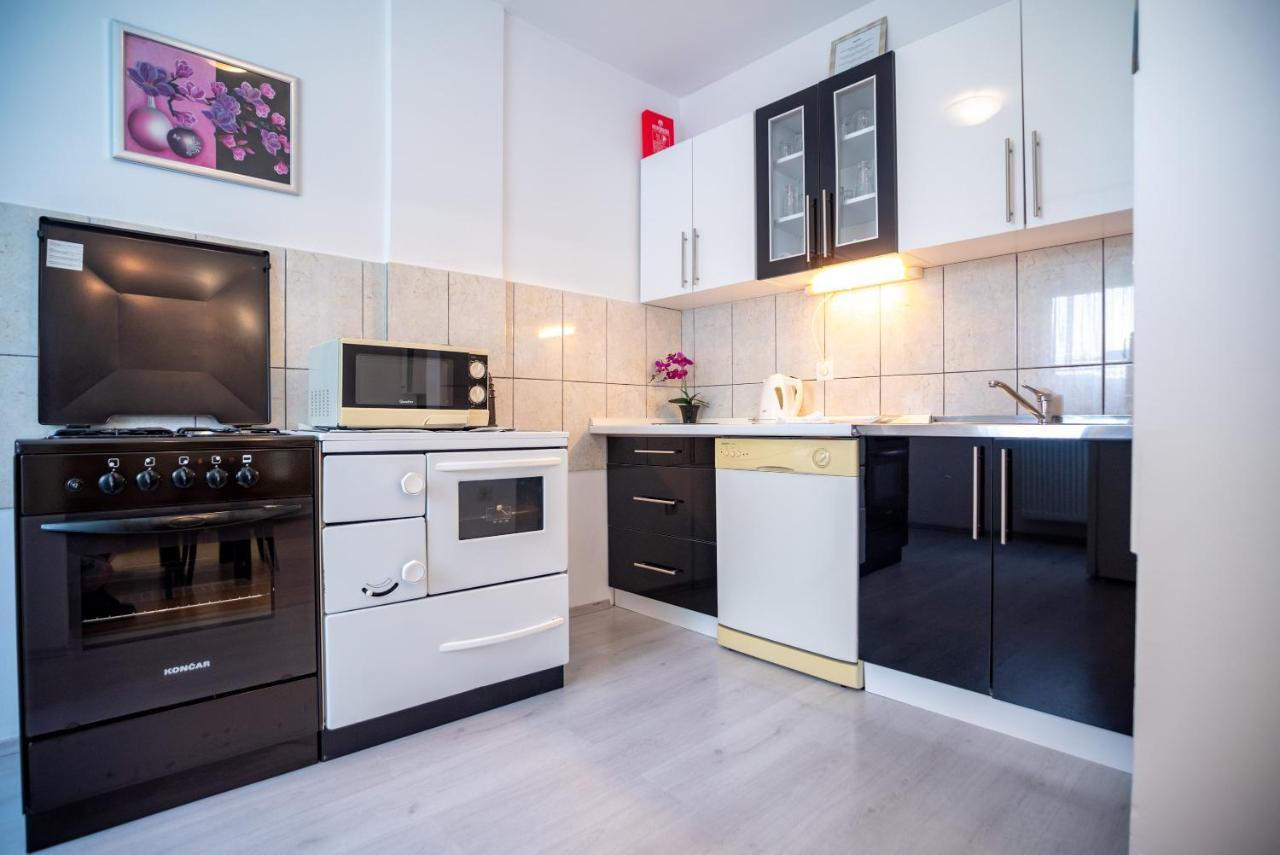 Apartments Fuma Оточац Екстер'єр фото