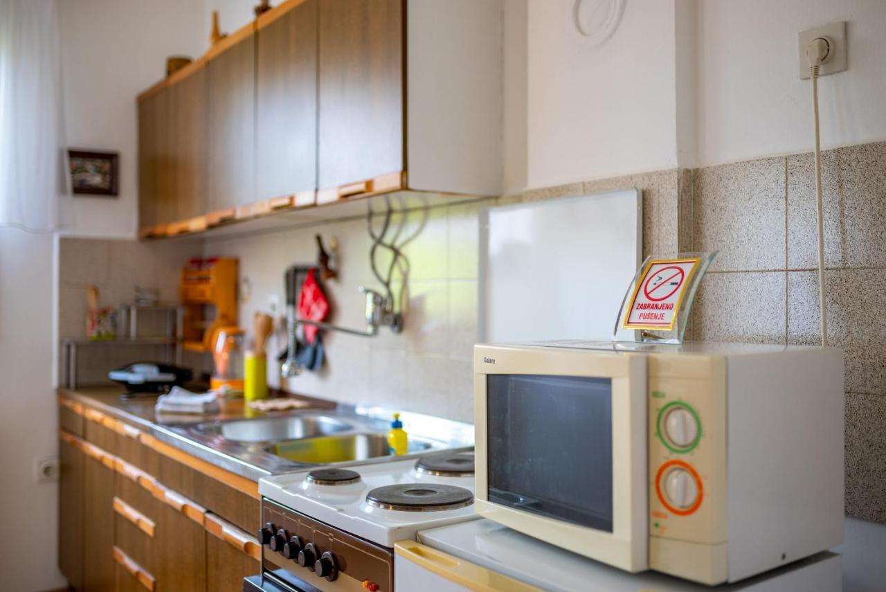 Apartments Fuma Оточац Екстер'єр фото