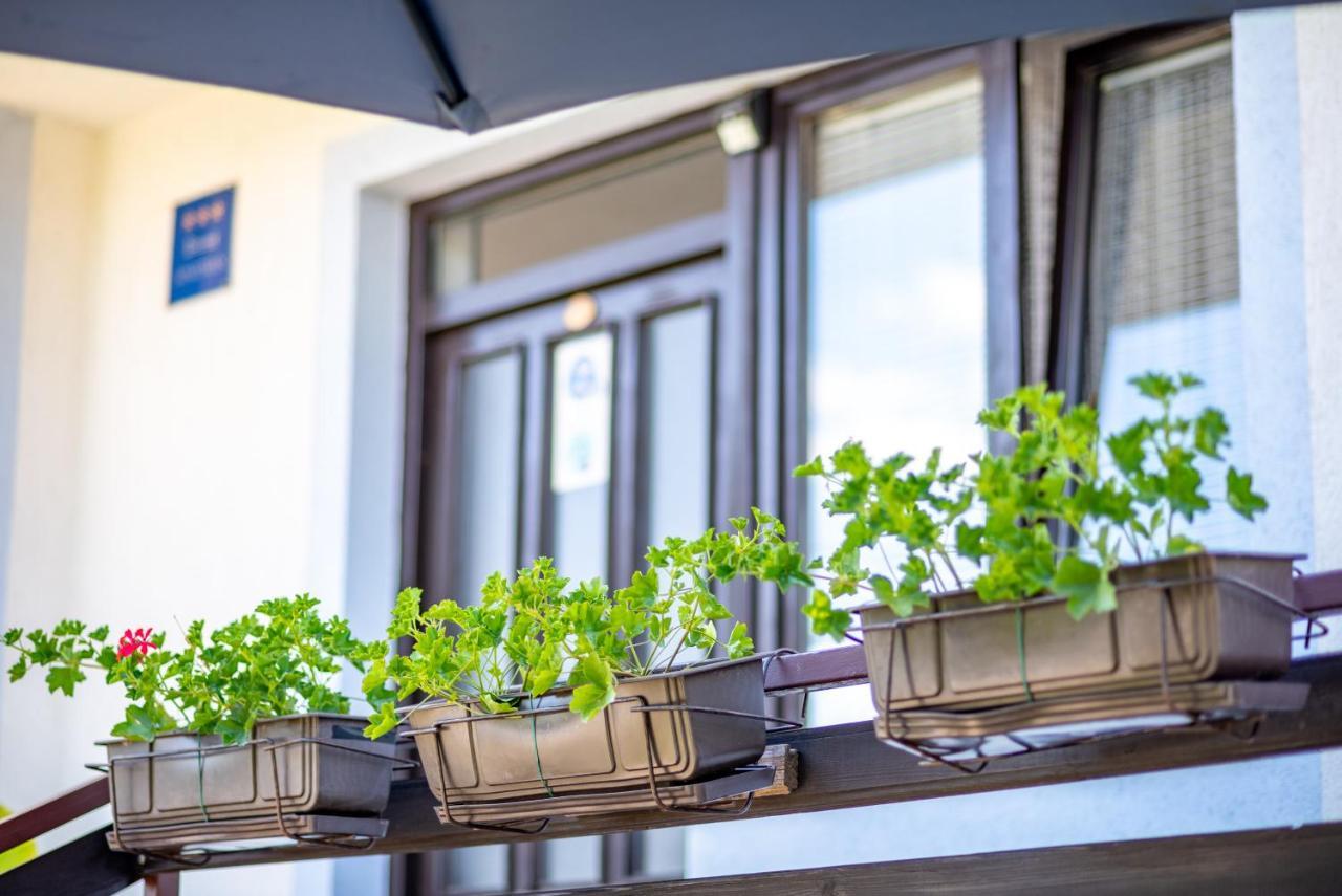 Apartments Fuma Оточац Екстер'єр фото