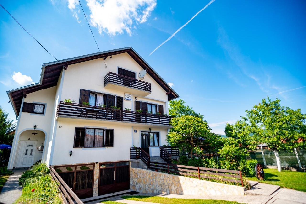 Apartments Fuma Оточац Екстер'єр фото