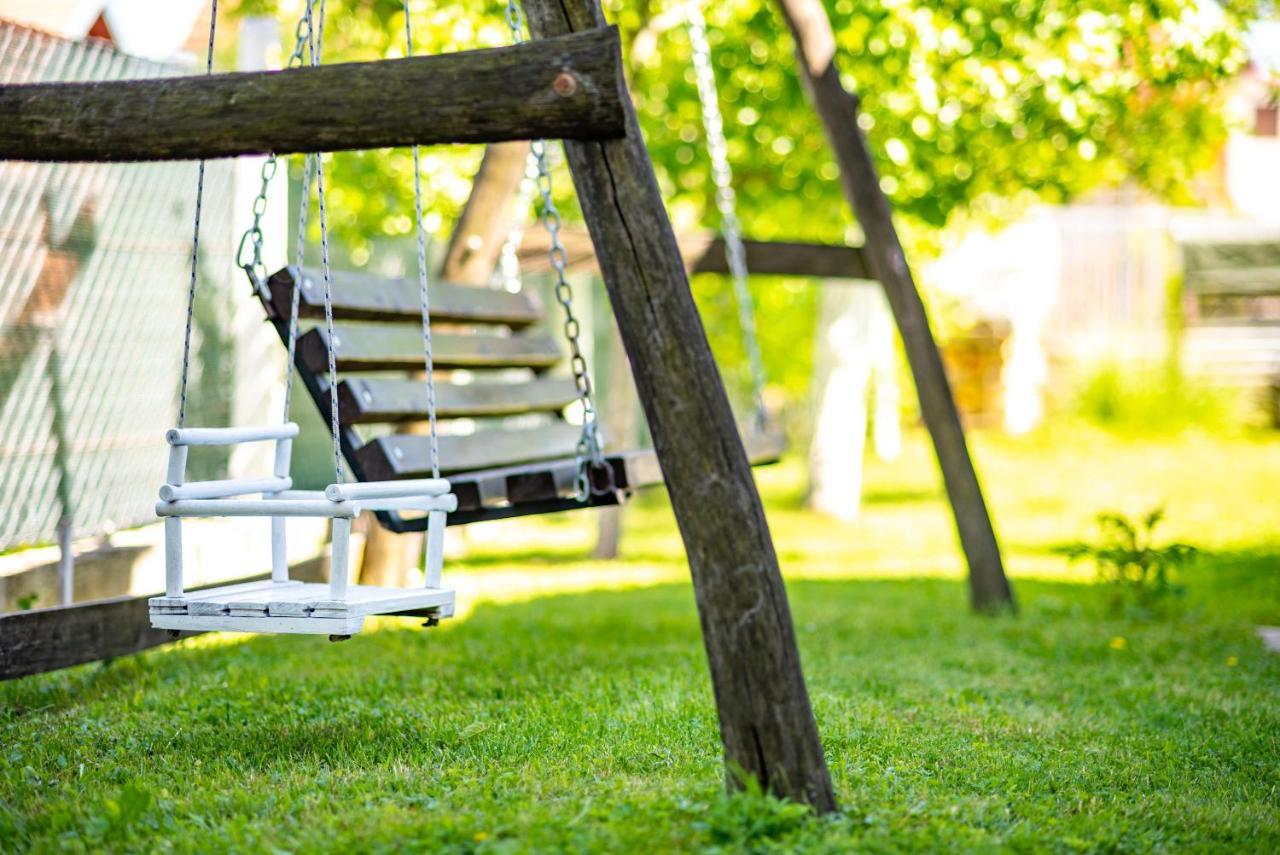Apartments Fuma Оточац Екстер'єр фото