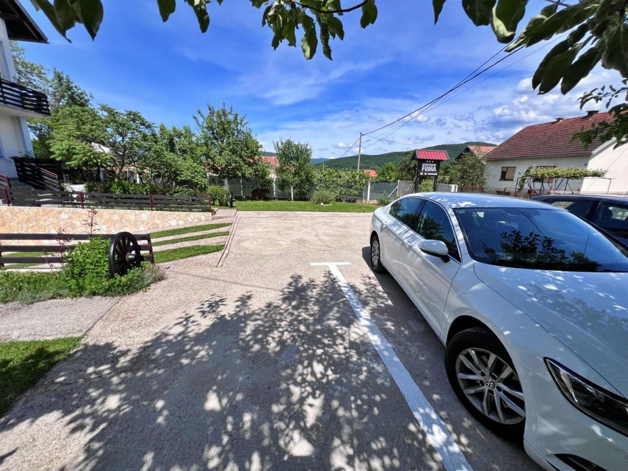 Apartments Fuma Оточац Екстер'єр фото