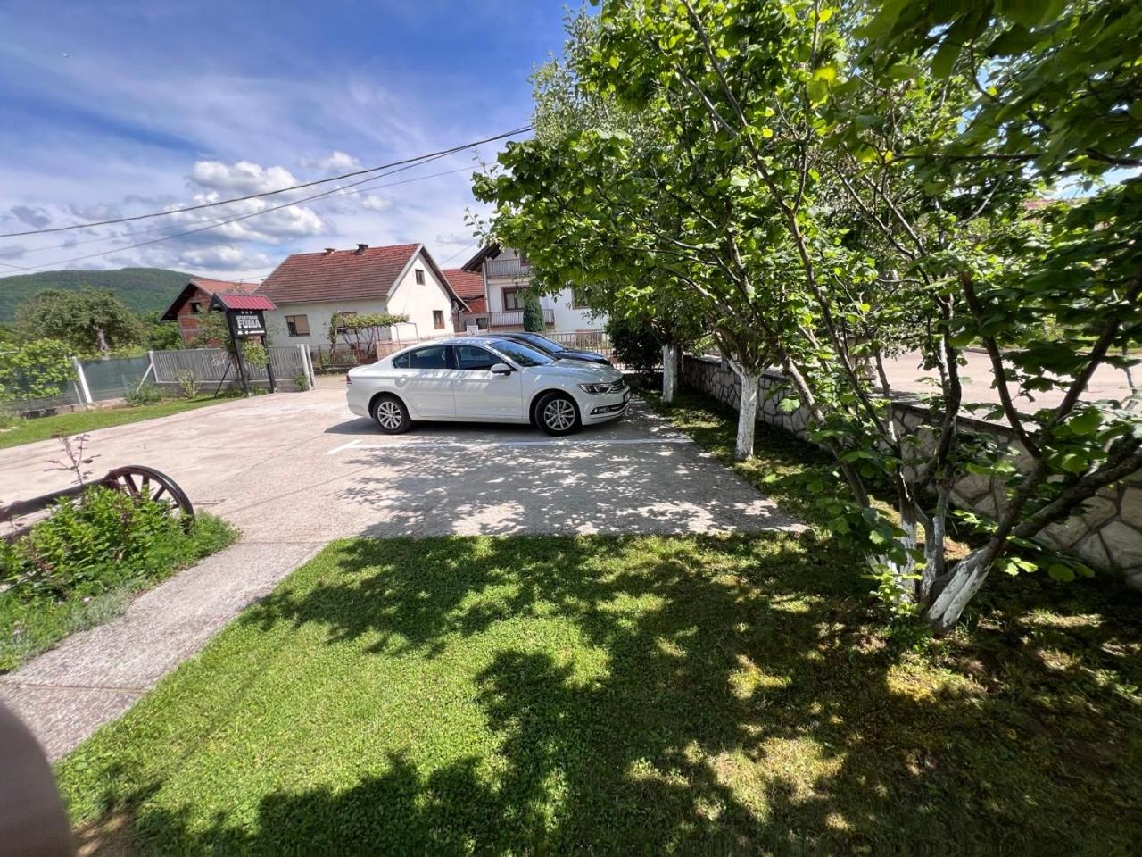 Apartments Fuma Оточац Екстер'єр фото