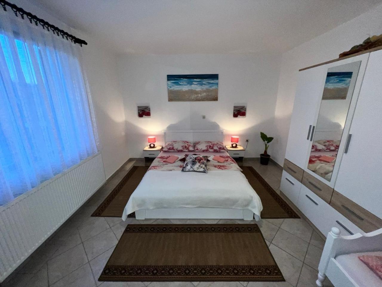 Apartments Fuma Оточац Екстер'єр фото