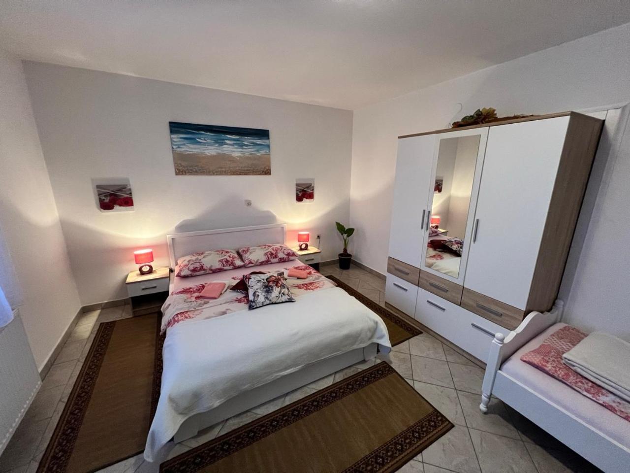 Apartments Fuma Оточац Екстер'єр фото